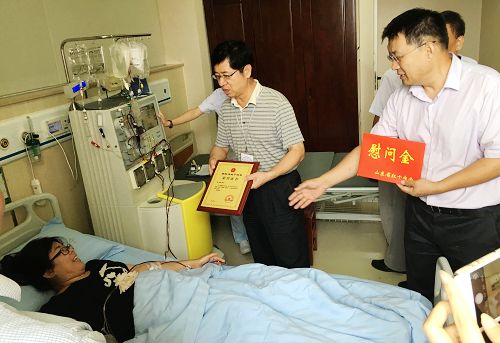 “世界這么大，只有我能救他”女護(hù)士推遲二孩計(jì)劃捐獻(xiàn)造血干細(xì)胞