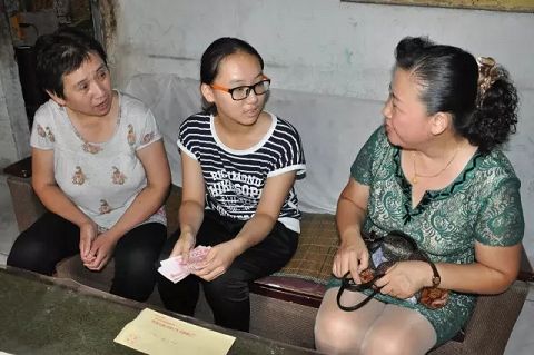 德州市德城區(qū)衛(wèi)生計(jì)生局幫助困難家庭孩子圓求學(xué)夢(mèng)