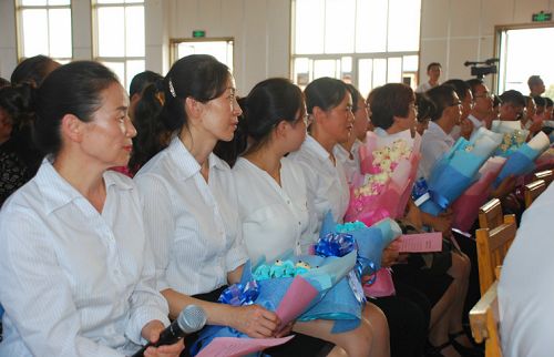 萊陽衛(wèi)校召開總結(jié)表彰大會 教師宣誓慶祝教師節(jié)