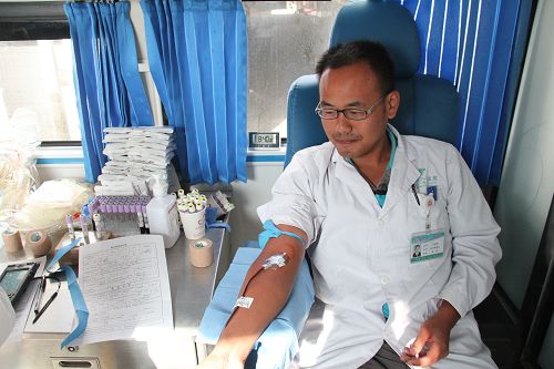 成武縣人民醫(yī)院：120余名職工無償獻(xiàn)血達(dá)48000毫升