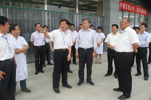 山東省委副書記、省長郭樹清(前右二)來院調(diào)研