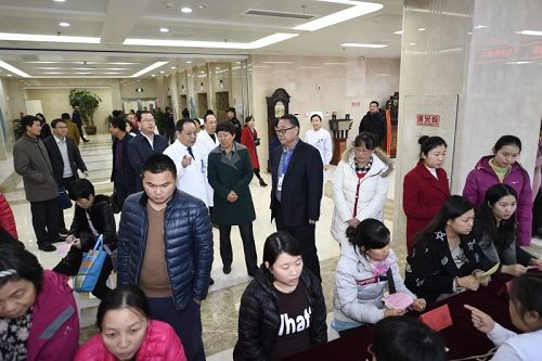 山東省副省長王隨蓮到省婦幼保健院參加“世界早產(chǎn)兒日”宣傳活動