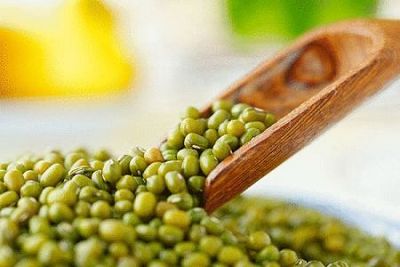 霧霾來(lái)襲，最容易引起肺部和呼吸道疾病了，我們?cè)谌粘Ｉ钪锌梢酝ㄟ^(guò)飲食來(lái)改善霧霾天帶來(lái)的負(fù)面影響，今天來(lái)一起學(xué)習(xí)一下吧!