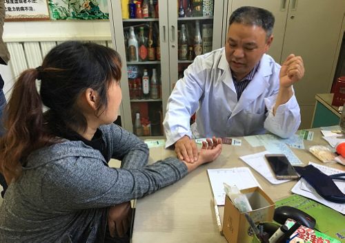 蘭陵鄉(xiāng)醫(yī)于新水：當(dāng)醫(yī)生就是治病救人，行醫(yī)就是行好