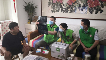 山東省新時代文明實踐健康生活志愿服務(wù)隊走進淄博張店為群眾送健康