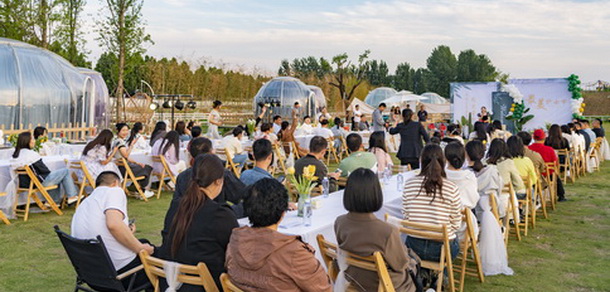 臨沂市蘭陵宏愛康復醫(yī)院舉行“5·12”國際護士節(jié)慶?；顒?></a>
                  <div   id="uhst9l6"   class="caption">
                    <p class="title"><a href="/a/linyi/tupian/2023/0515/54601.html" target="_blank">臨沂市蘭陵宏愛康復醫(yī)院舉行“5·12”國際護士節(jié)慶?；顒?/a></p>
                
                    <p><a href="/a/linyi/tupian/2023/0515/54601.html">為進一步傳承，弘揚南丁格爾精神，牢記醫(yī)者初心使命，踐行偉大抗疫精神，推進衛(wèi)生事業(yè)高質(zhì)量發(fā)展，</a></p>
                  </div>
                </div>
              </li>

            </ul>
          </div>
          <script type="text/javascript">
                            $(function () {
                                $(