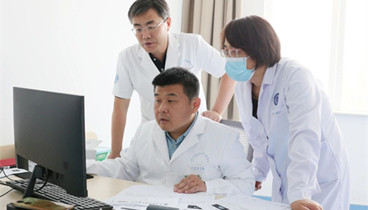 義診現(xiàn)場，三位專家會診！腹痛40天的他終于在家門口醫(yī)院找到了病因