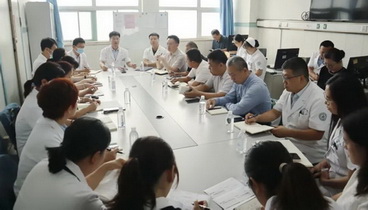 山東大學(xué)齊魯醫(yī)院德州醫(yī)院黨委委員、副院長張旭斌帶隊(duì)赴新湖院區(qū)開展專題行政查房