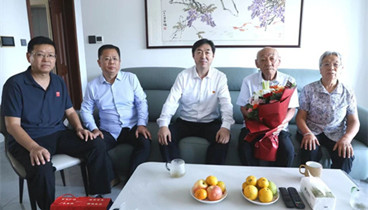 齊魯醫(yī)院德州醫(yī)院院領(lǐng)導(dǎo)走訪慰問省級(jí)以上榮譽(yù)獲得者代表、援派醫(yī)務(wù)人員及家屬