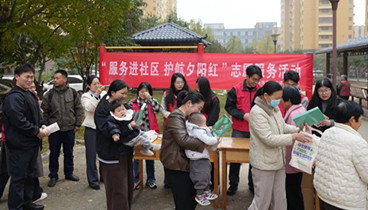 服務(wù)進(jìn)社區(qū) 護(hù)航夕陽(yáng)紅——菏澤市藥品審評(píng)查驗(yàn)中心開(kāi)展藥械化安全科普志愿服務(wù)活動(dòng)