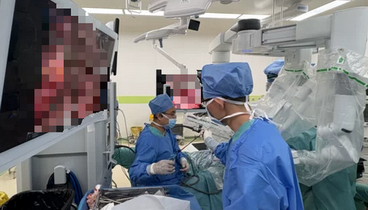 機器人精準拆“彈”！山東大學齊魯醫(yī)院德州醫(yī)院肝膽外科實施微創(chuàng)肝腫瘤切除術