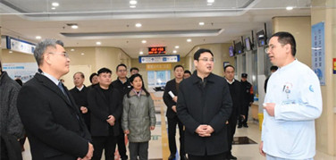 金馬迎春啟新程，情系一線暖醫(yī)心|濟寧市第一人民醫(yī)院領(lǐng)導(dǎo)班子慰問在崗職工
