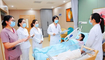 濟寧醫(yī)學院附屬醫(yī)院“2025年度優(yōu)質服務集體”家庭化溫馨產房（太白湖）：為孕產婦及新生兒提供更優(yōu)質高效照護