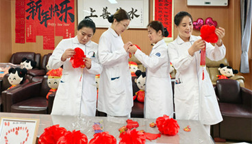 燈火映新生·元宵護(hù)安康｜濱州醫(yī)學(xué)院附屬醫(yī)院產(chǎn)科LDR病區(qū)開展元宵節(jié)主題暖心活動(dòng)