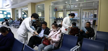 科技賦能，智護(hù)全程 | 第30個(gè)“世界帕金森病日”，諸城市人民醫(yī)院為您的健康“筑防”