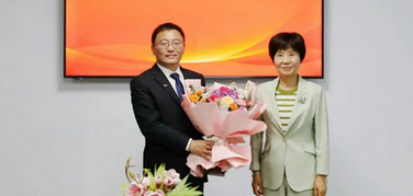 淄博市援坦桑尼亞中國醫(yī)療隊(duì)隊(duì)長張凱載譽(yù)凱旋歡迎儀式在市第一醫(yī)院舉行